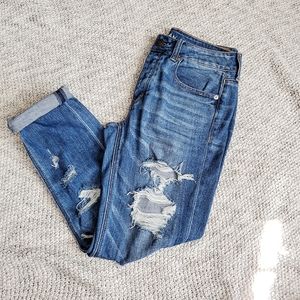 AE Size 2 distressed tomgirl jeans